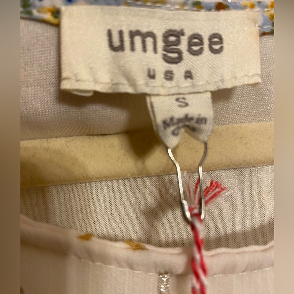 🇺🇸Umgee Cream Textured Blouse Metallic Accents Puffed Sleeves NWT size Small - Picture 3 of 8